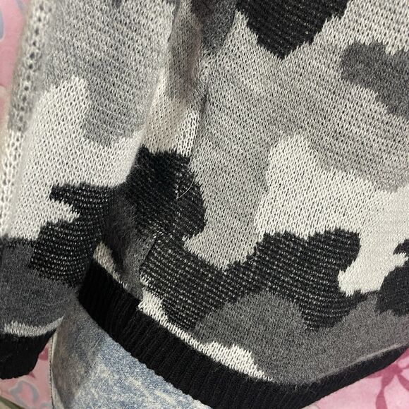Kirra Camo Black & Multicolor Gray Grunge Streetwear Sweater Size Small - Picture 7 of 7